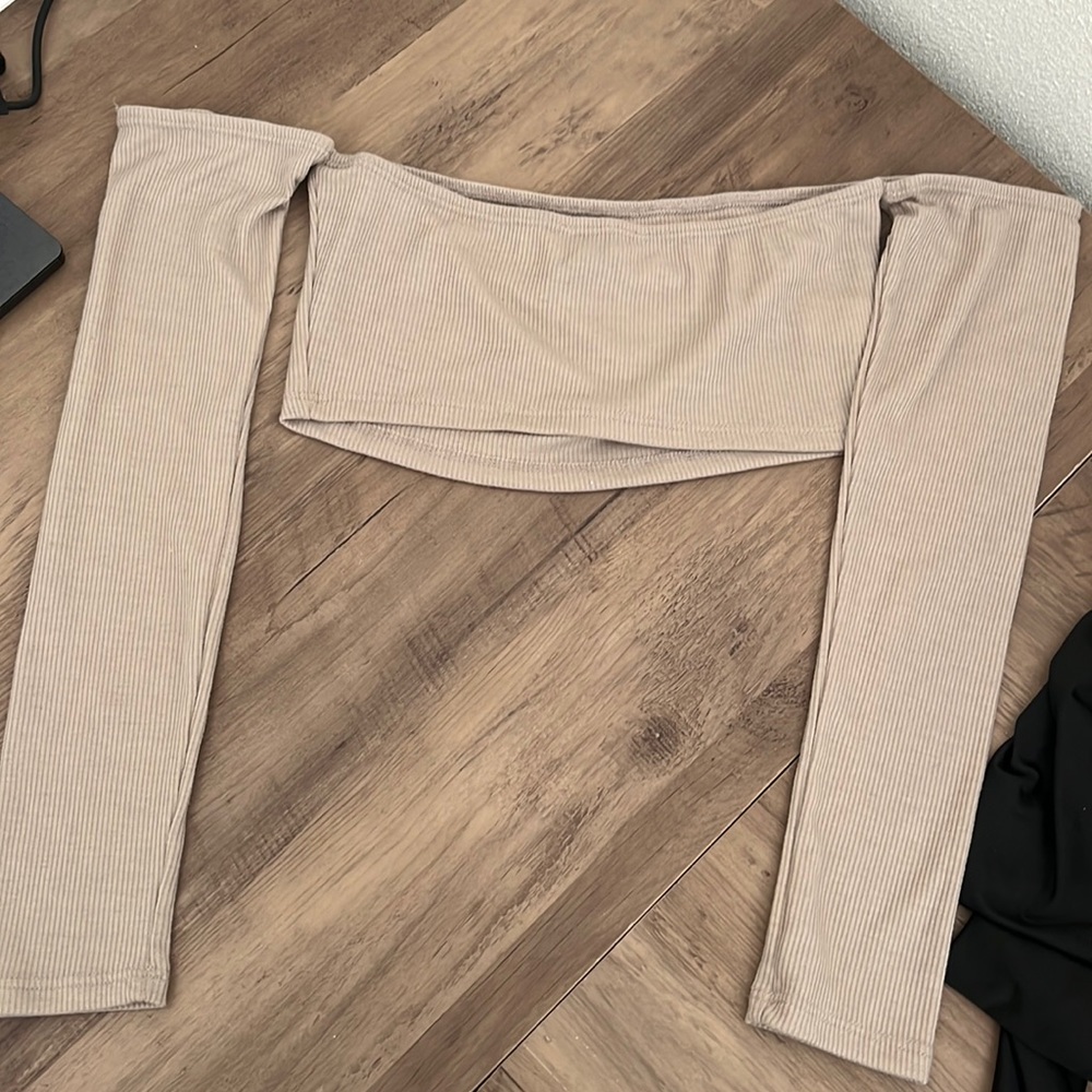 Long sleeve crop top